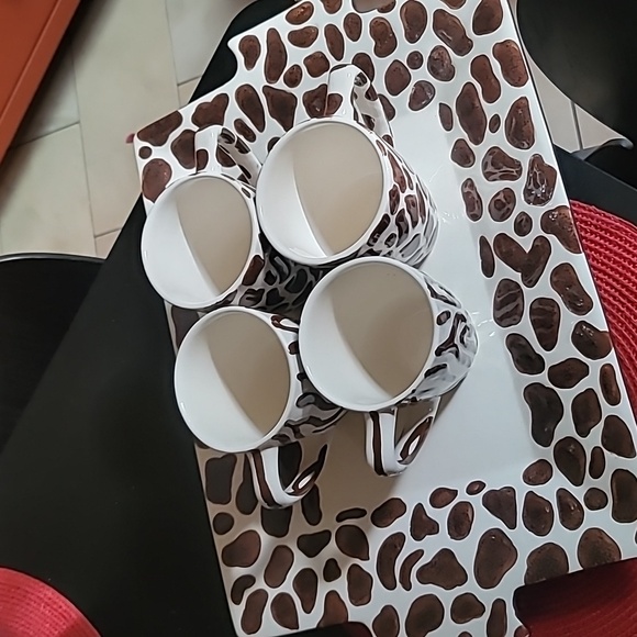 Laurie Gates Mugs and Tray Set - Picture 4 of 7